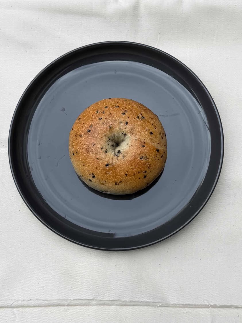 ごまプレーンベーグル - mocchi bagel